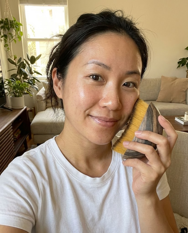 Peaux matures et sensibles : pourquoi le massage agressif est votre pire ennemi (et que faire à la place)